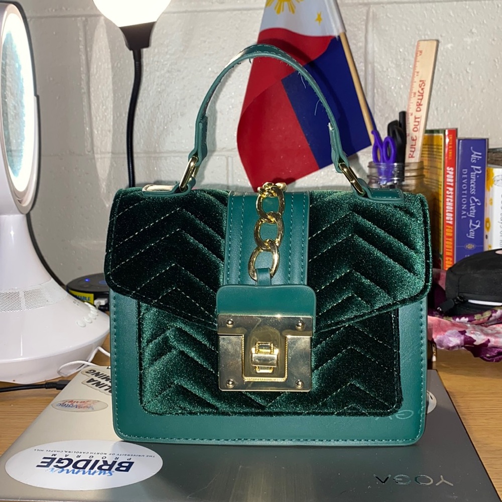 Dark green textured bag w/ gold chain